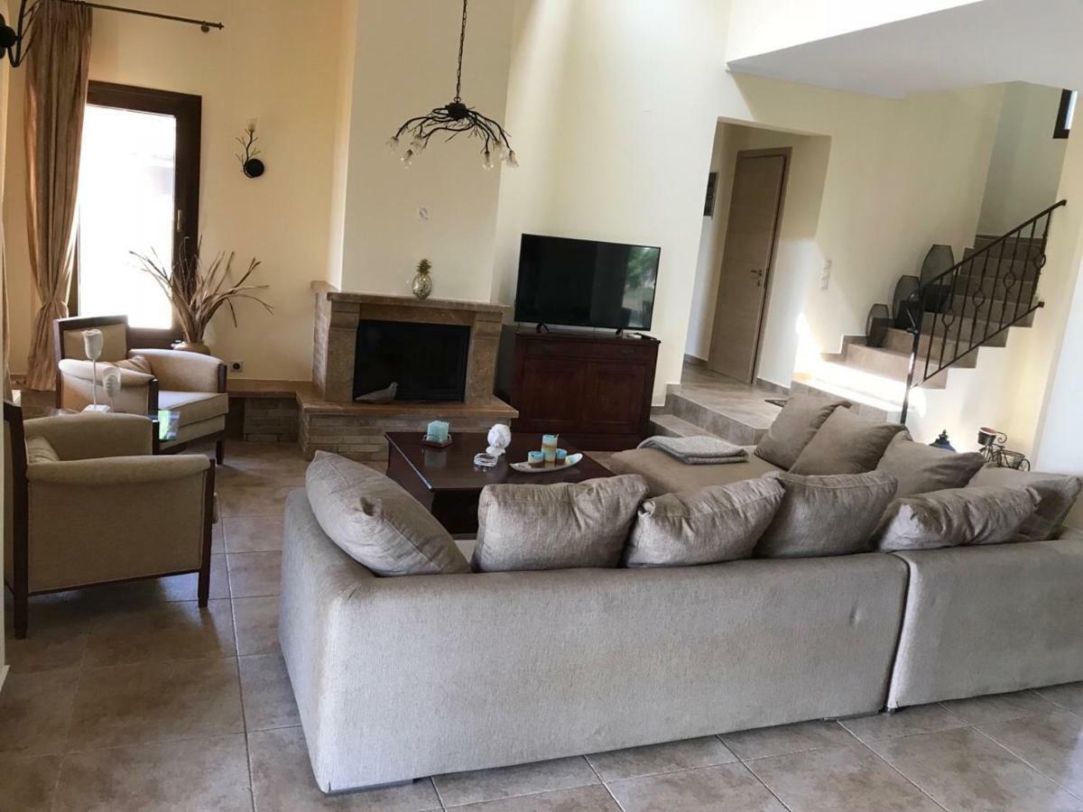 M Varkes Villa Nea Moudania Zewnętrze zdjęcie