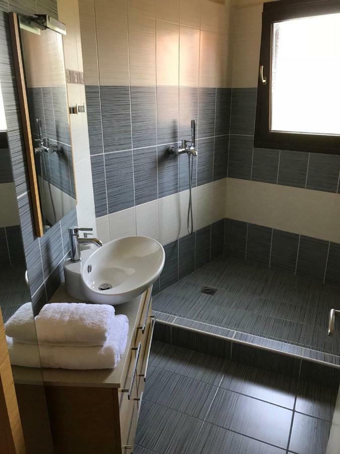 M Varkes Villa Nea Moudania Zewnętrze zdjęcie